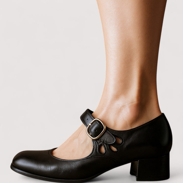 Clara - Elegant Décolleté in Eco-Leather