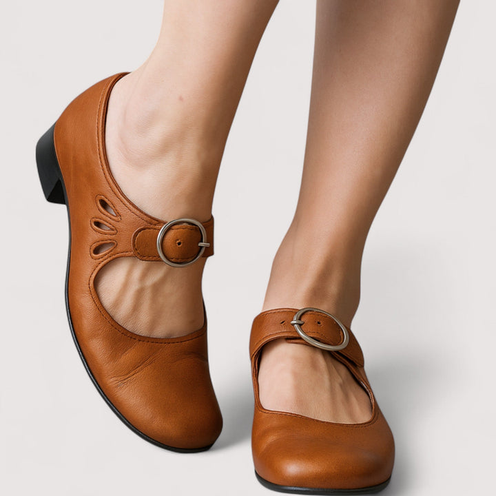 Clara - Elegant Décolleté in Eco-Leather
