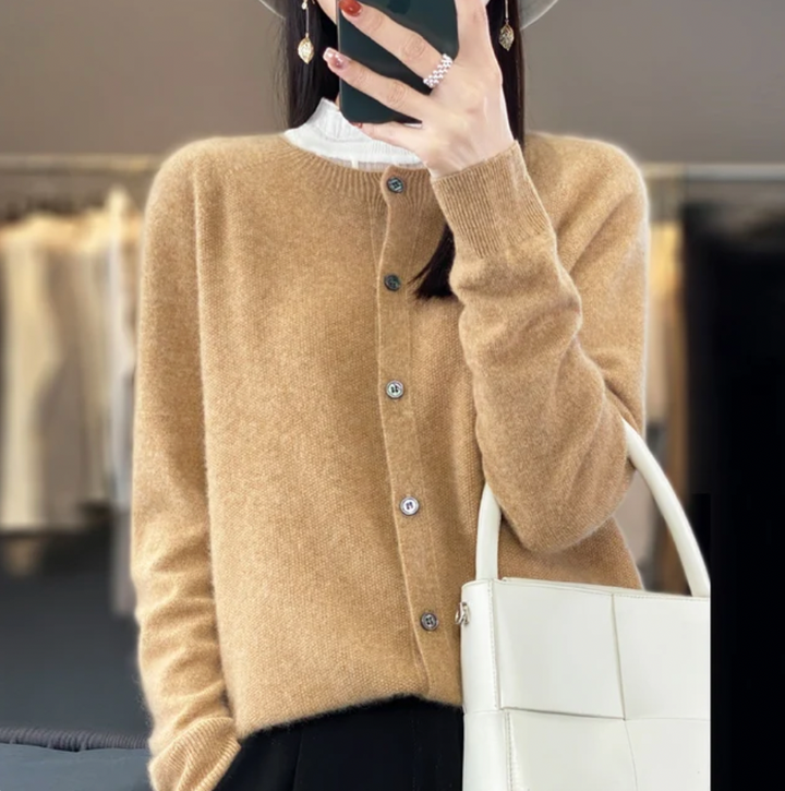 Christine - Cozy Button-Up Cardigan