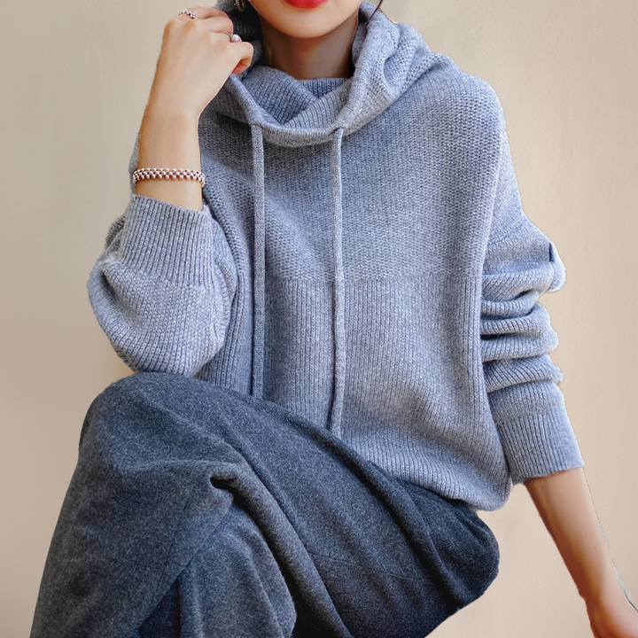 Lia - Elegant Sweater with High Neck